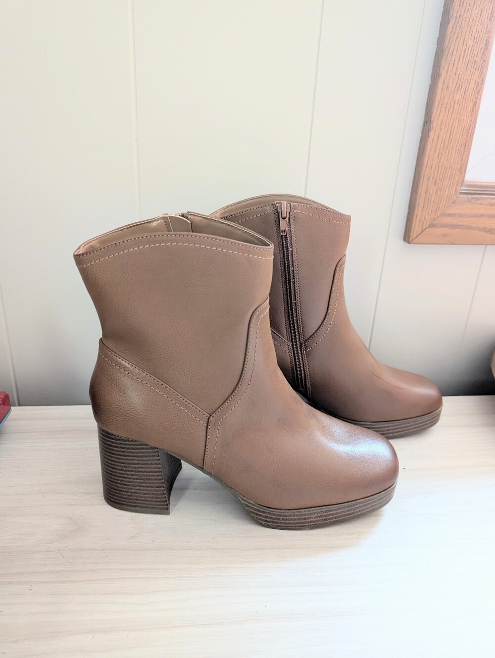 Ana Hyde Women's Y2K Block Heel Booties Size 9